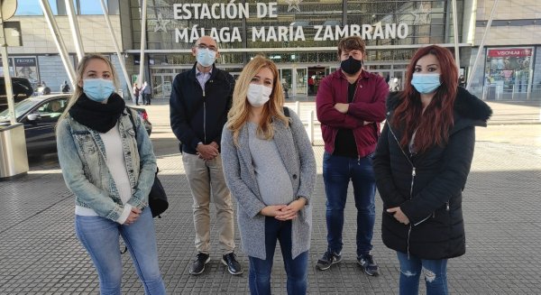 Podemos e IU apoyan a las auxiliares del AVE amenazadas por la eliminación del servicio para fin de año