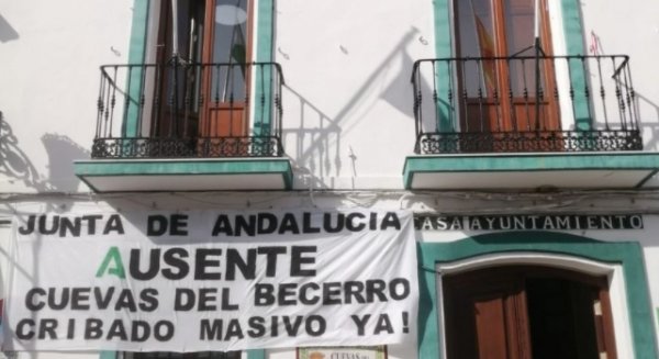 Ahumada critica a la Junta que no haya comunicado a Cuevas del Becerro la actuación del cribado masivo