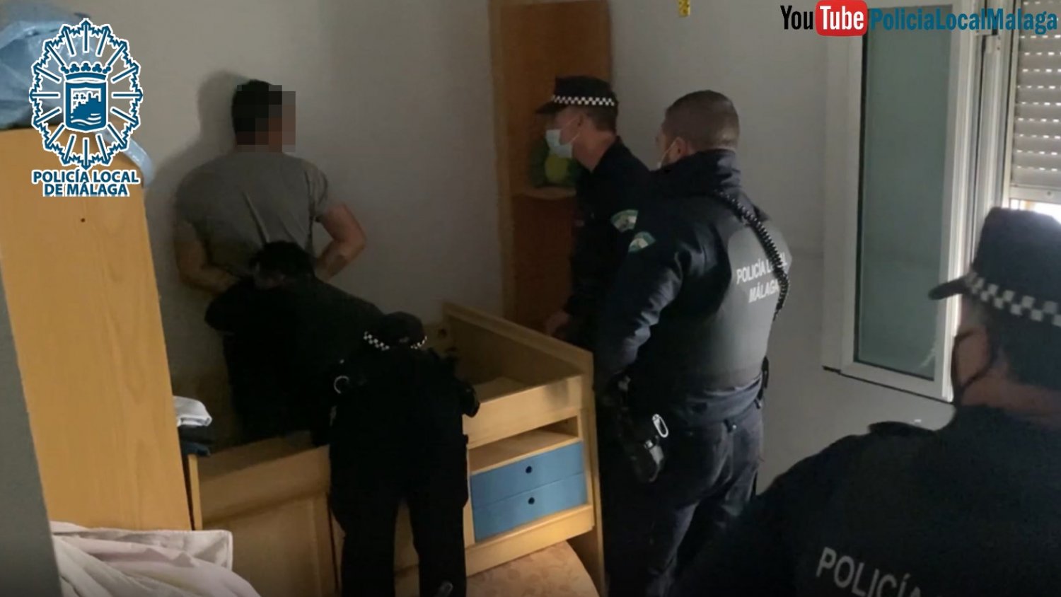 La Policía Local de Málaga detiene a un maltratador tras localizarlo oculto en el cajón de una cama nido
