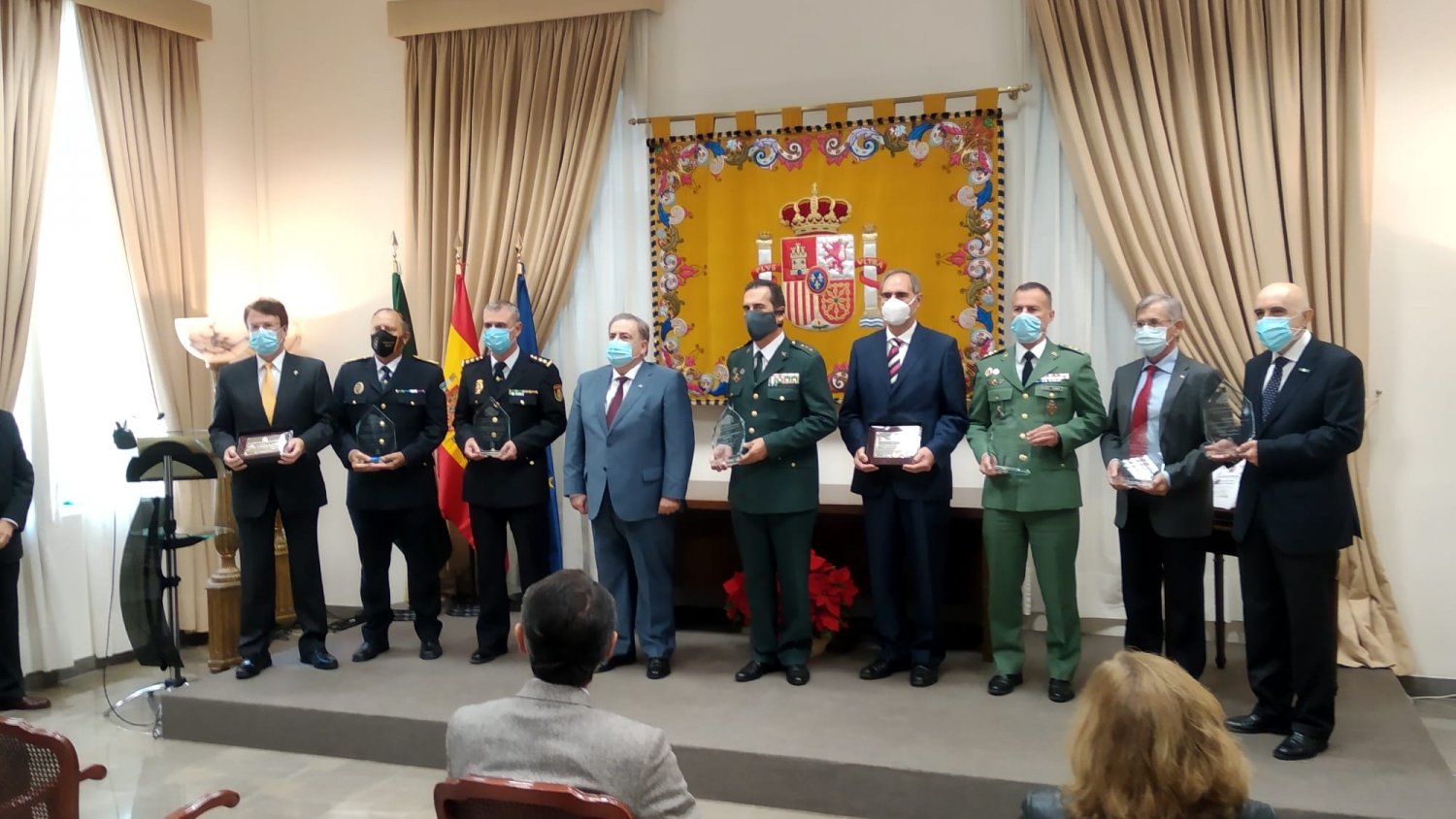 Teófilo Ruiz celebra el 42 aniversario de la Constitución Española y entrega los premios “Caleta”