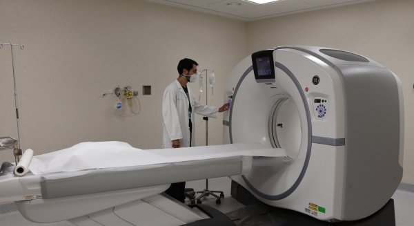 El Hospital Civil incorpora un TAC que hará más de 10.000 estudios diagnósticos al año
