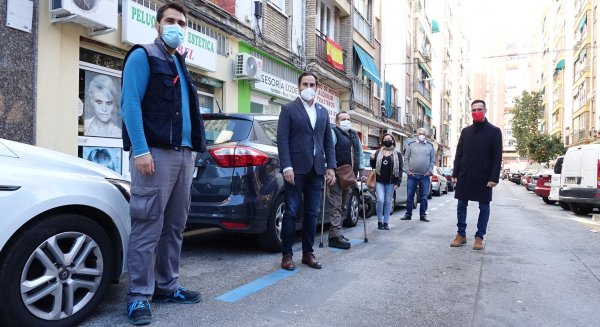 Pérez pide a De la Torre eliminar la zona azul como le exigen los vecinos de Cruz de Humilladero