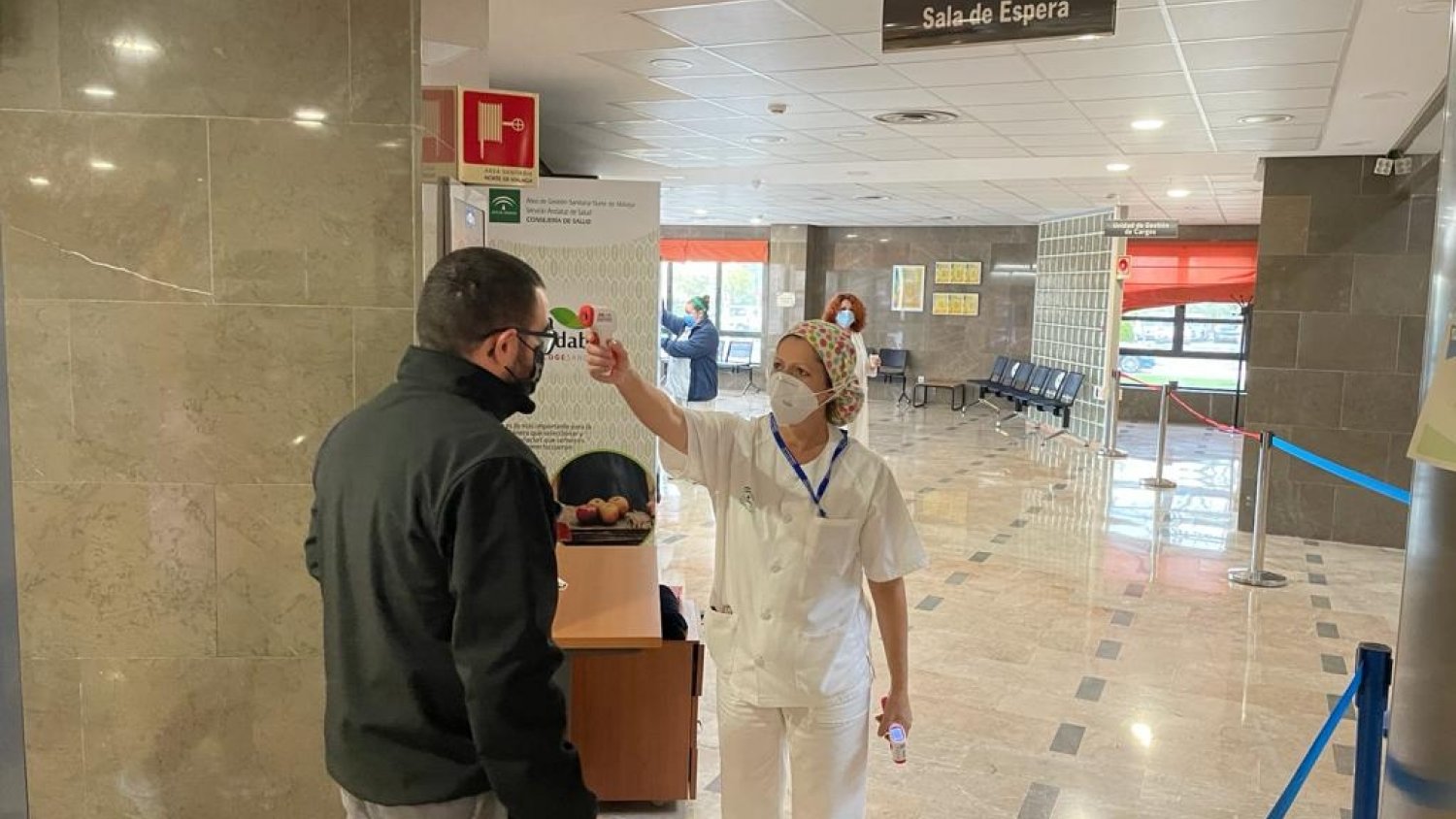 El Área Sanitaria Norte de Málaga implanta el control de temperatura en los accesos al Hospital de Antequera