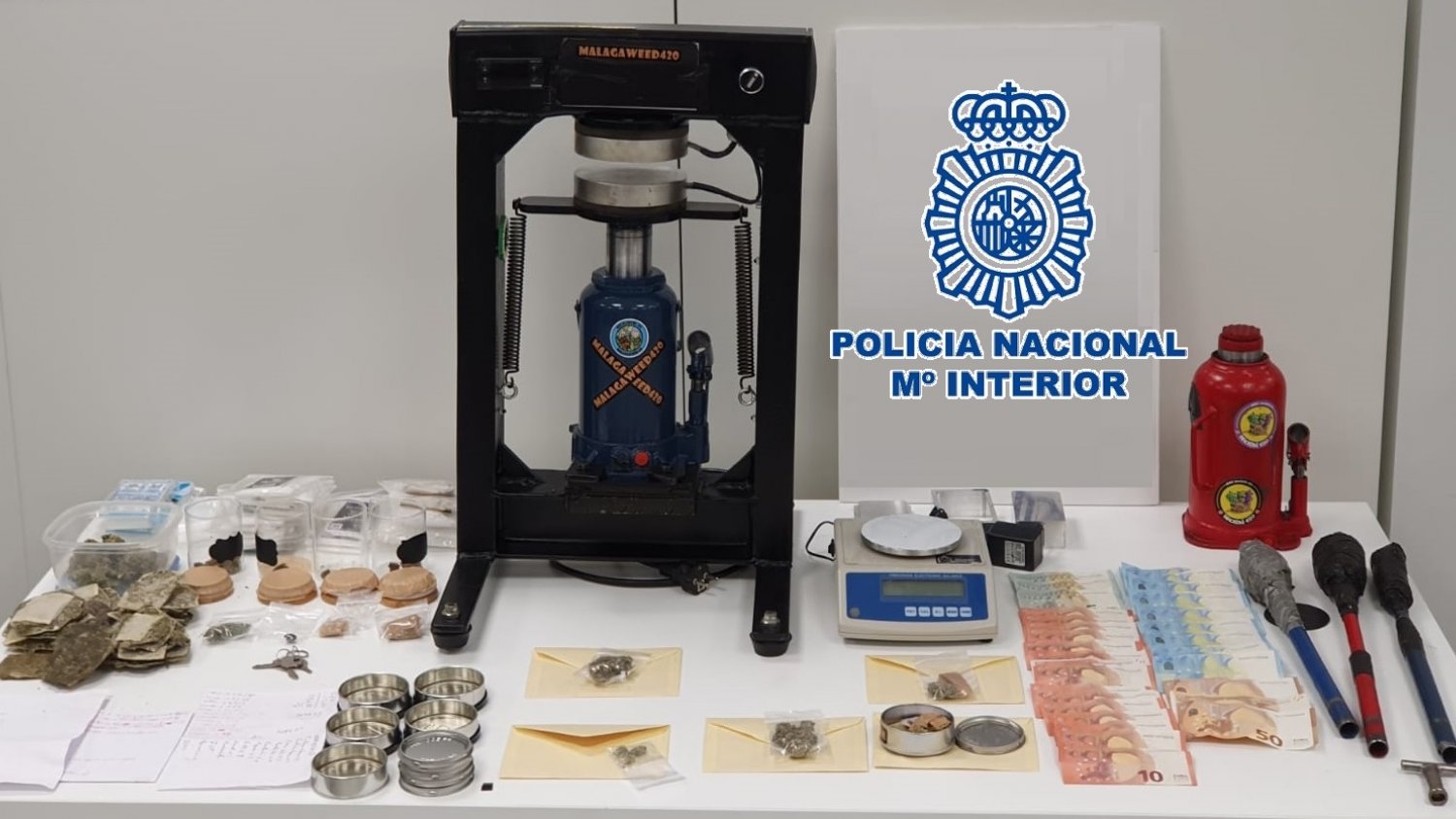 Policía Nacional desmantela dos veces en menos de una quincena un punto de venta de marihuana en Vélez-Málaga
