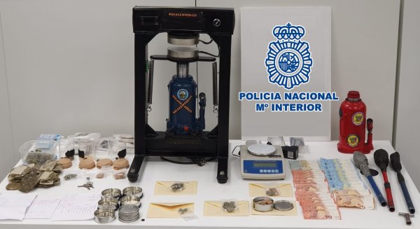 Policía Nacional desmantela dos veces en menos de una quincena un punto de venta de marihuana en Vélez-Málaga