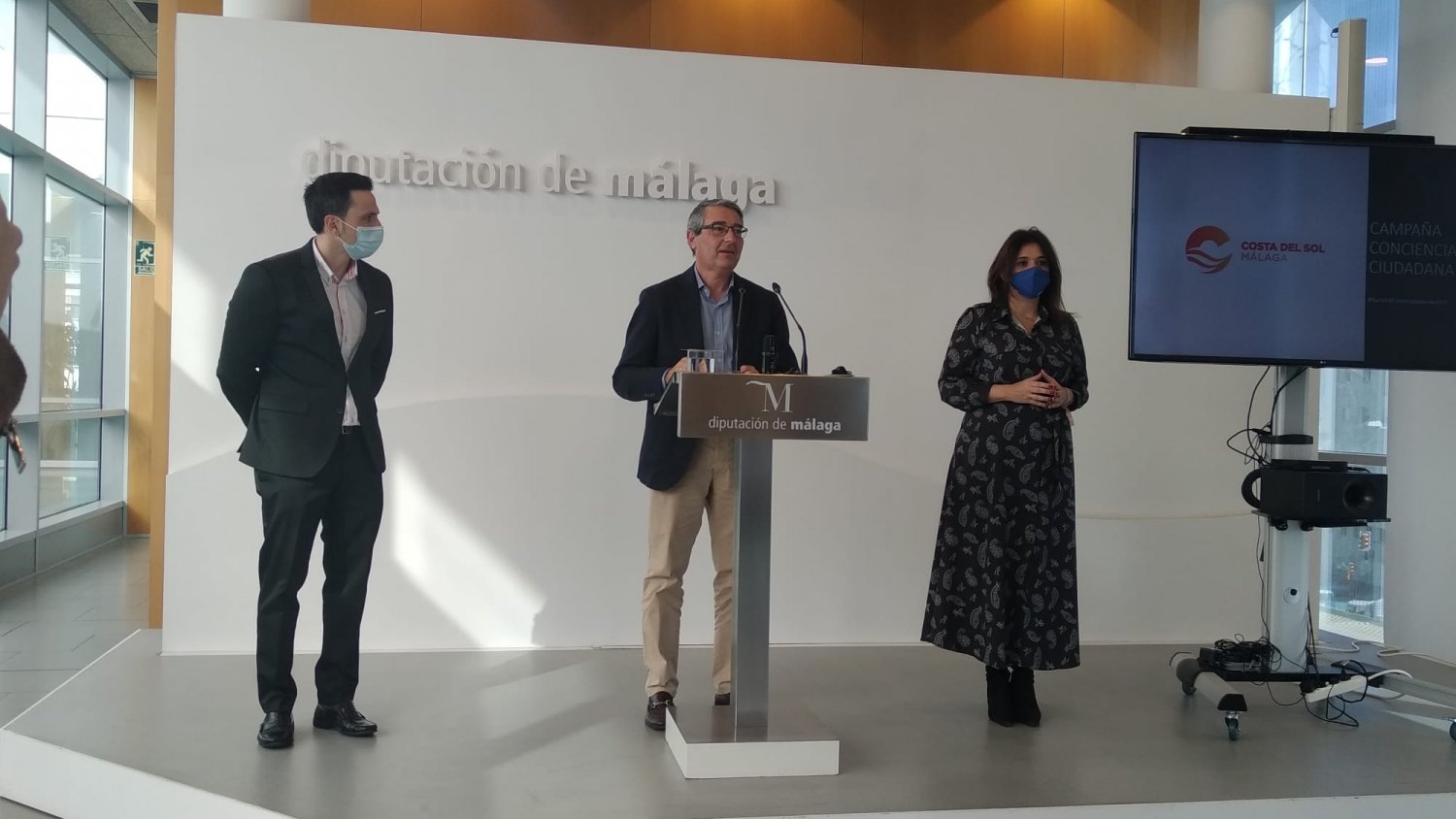 Salado presenta una Campaña de Concienciación Ciudadana para salvar el turismo de Málaga