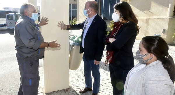 El Ayuntamiento de Antequera inicia las mejoras de pintura en los andenes de la estación de autobuses