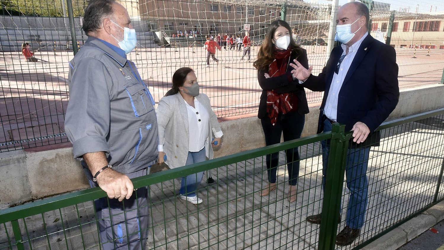 El Ayuntamiento de Antequera instala una valla perimetral en el CEIP Reina Sofía