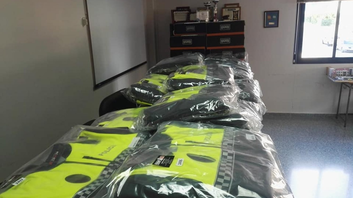 El Ayuntamiento de Rincón de la Victoria renueva la uniformidad integral y el equipamiento de la Policía Local