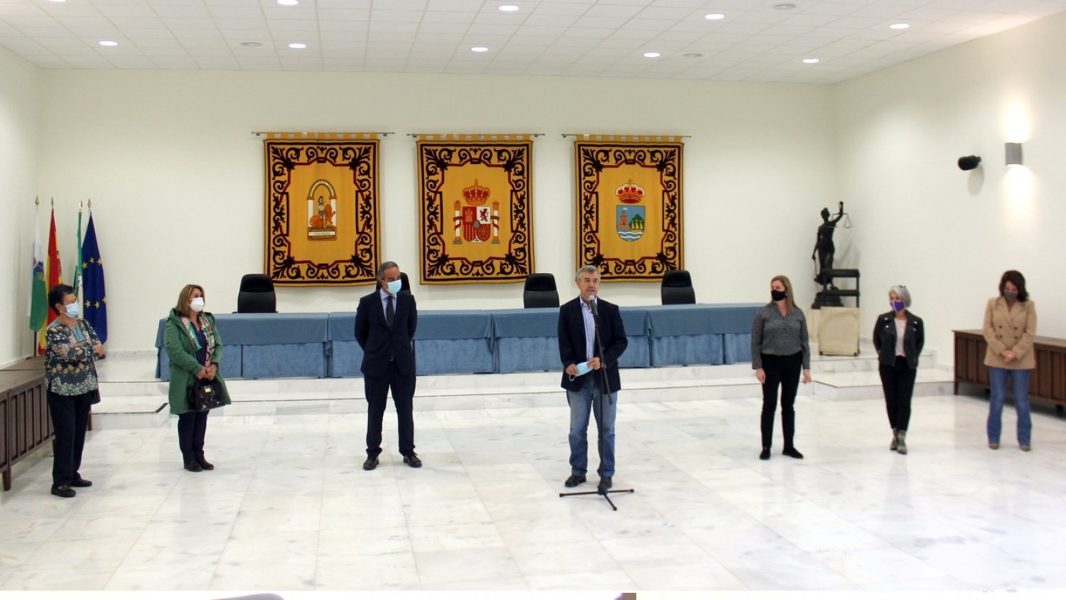 El Ayuntamiento de Estepona y ‘La Caixa’ mantienen su colaboración para ayudar a colectivos sociales