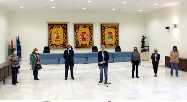 El Ayuntamiento de Estepona y ‘La Caixa’ mantienen su colaboración para ayudar a colectivos sociales