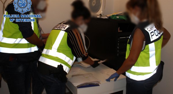 Detenidos 14 personas en Fuengirola por defraudar 4.000.000 de euros a Hacienda en productos de consumo