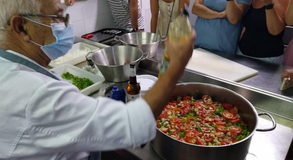El distrito Puerto de la Torre ofrece a los vecinos una decena de talleres gratuitos en formato online