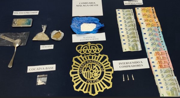 Detenidas tres personas por tener un punto de venta de cocaína y heroína en una vivienda del Centro de Málaga