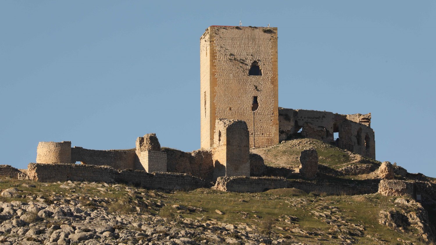 Diputación invierte 300.000 euros en la restauración de las estructuras medievales del Castillo de Teba