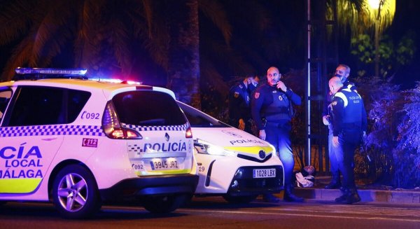 La Policía Local detiene al tercer implicado en la quema de contenedores en la Plaza de la Marina