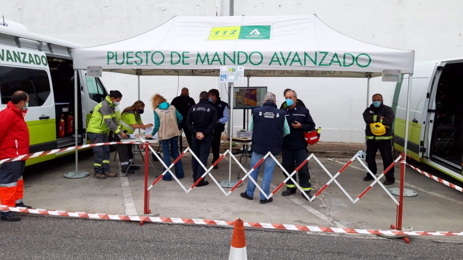 La Junta, el Ayuntamiento y CLH realizan un simulacro de los mecanismos de respuesta en emergencias