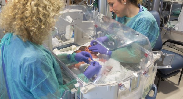 El Hospital Clínico de Málaga convoca un concurso de relatos para celebrar el Día Mundial del Prematuro
