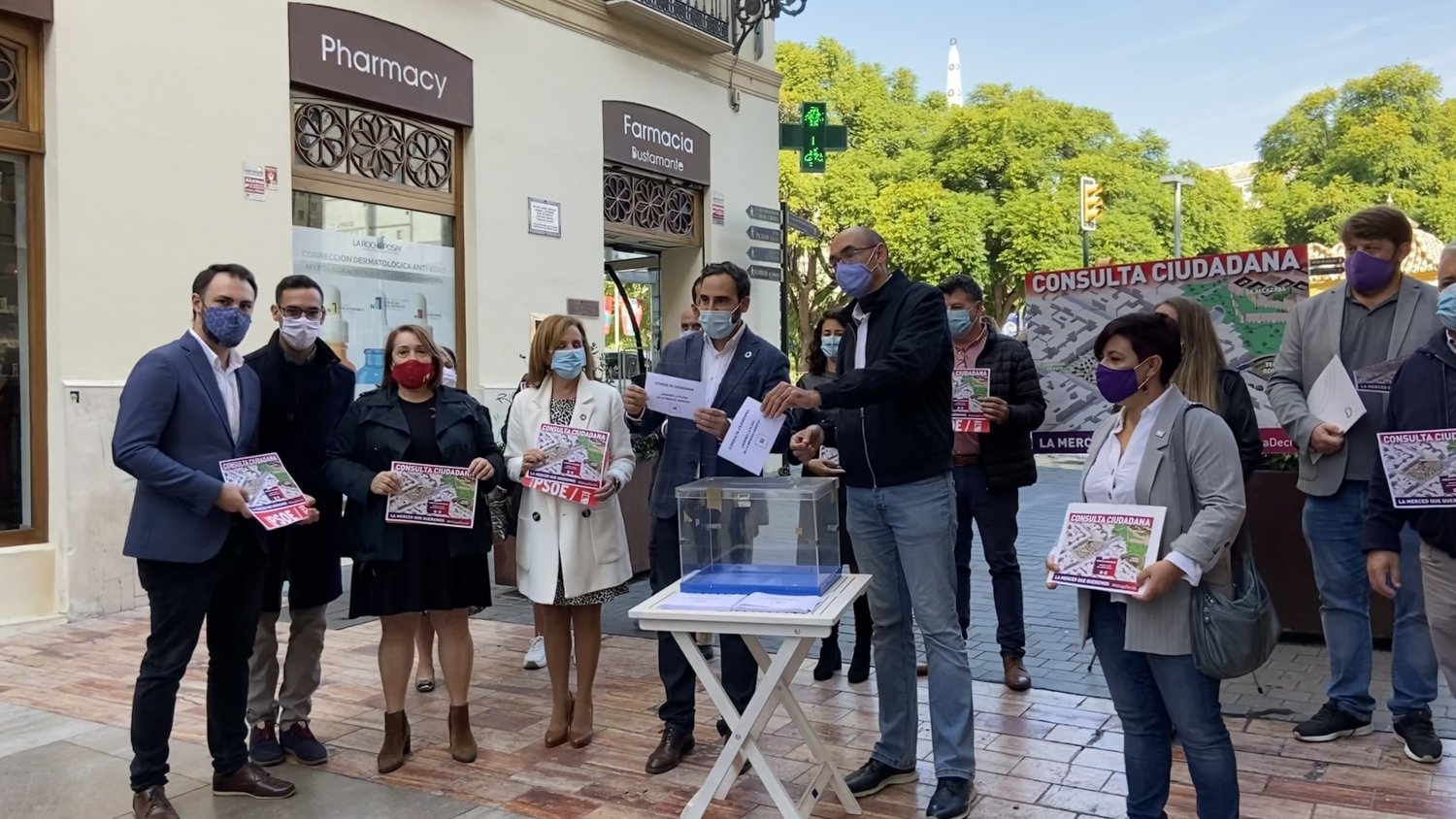 PSOE y Adelante Andalucía demandan una consulta ciudadana para el futuro de la Plaza de la Merced