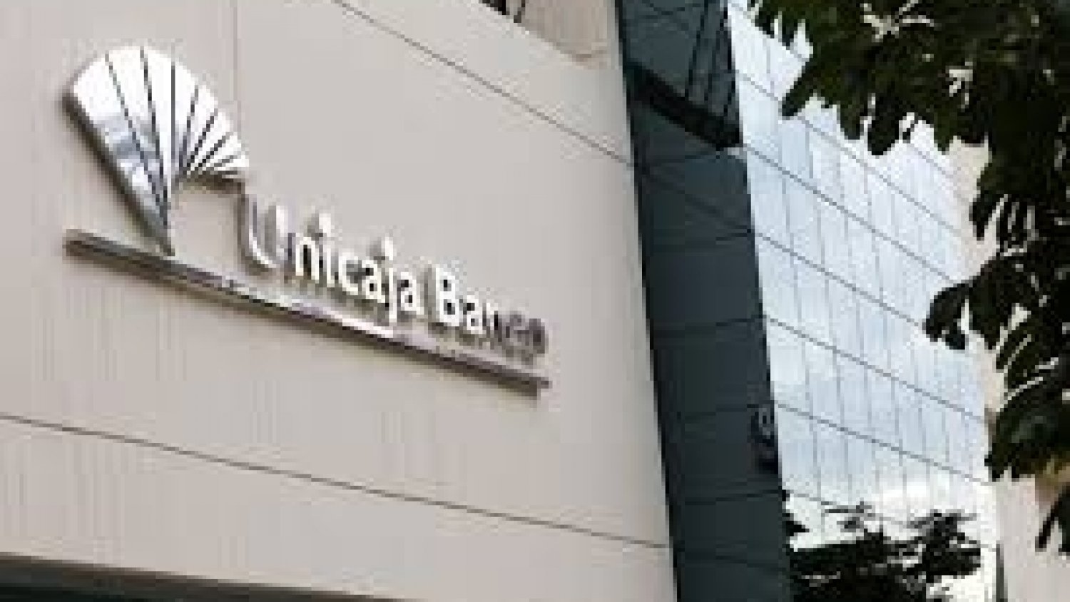 Unicaja gana 77 millones de euros en los nueve meses tras provisionar 166 millones por COVID