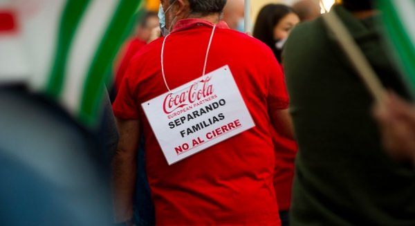 Concentración de CCOO por las más de las 78 familias que pierden su empleo en Coca- Cola Málaga