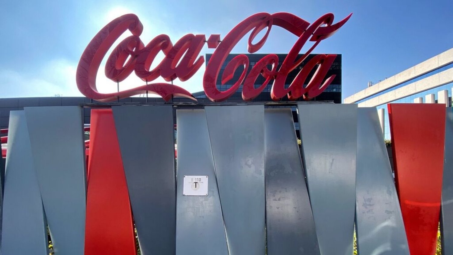 La empresa Coca-Cola en Málaga ejecuta un ERTE y efectúa el abandono de la ciudad