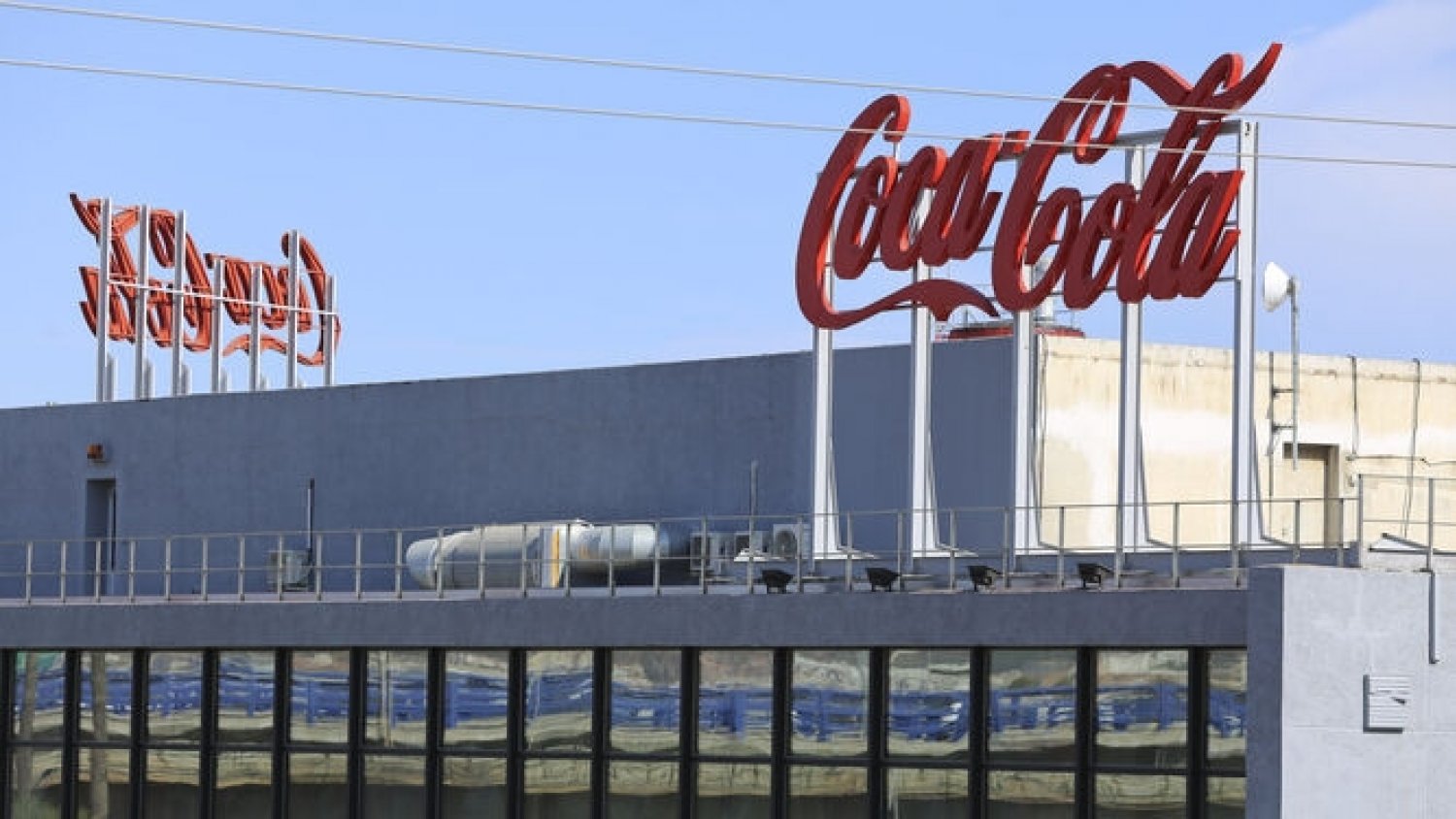 El cierre de Coca -Cola en Málaga supone 26 prejubilaciones y 52 traslados de plantilla