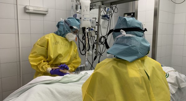 El Regional de Málaga elabora un protocolo de acompañamiento para pacientes con Covid-19 terminales