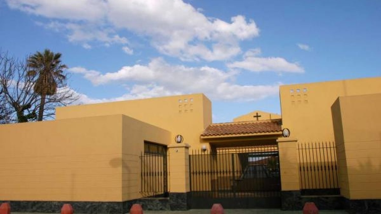 Torremolinos informa que el cementerio de San Miguel abre de 9h a 18h por el Día de los Santos