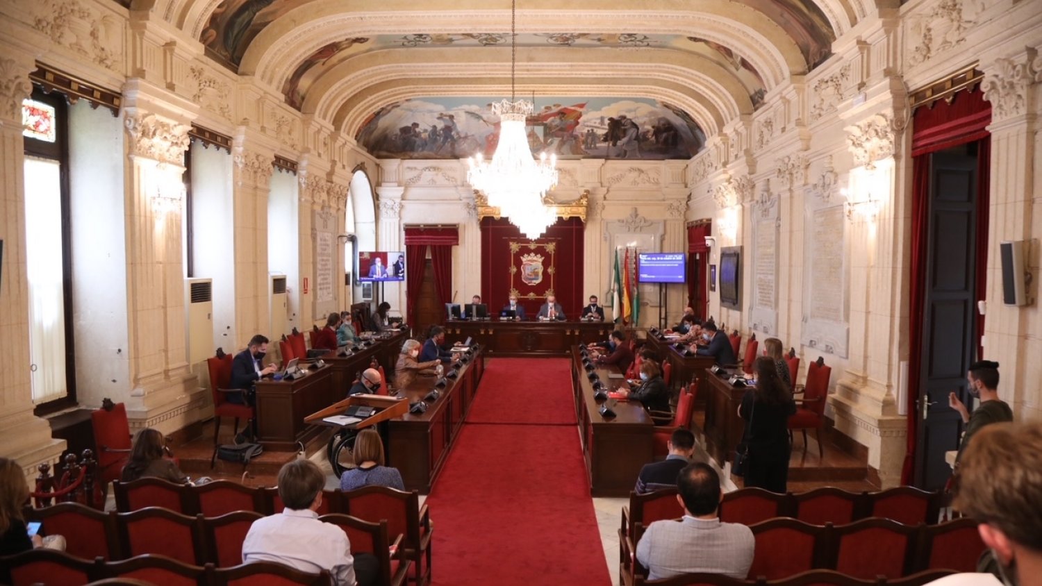El pleno del Ayuntamiento aprueba la congelación de impuestos y tasas en Málaga para 2021