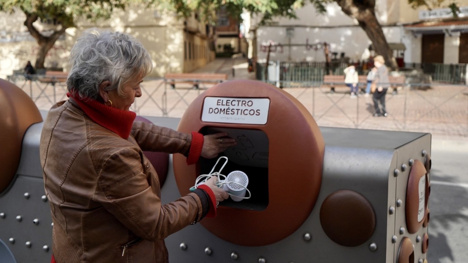 El Ayuntamiento pone en funcionamiento 14 puntos limpios de proximidad en todos los distritos