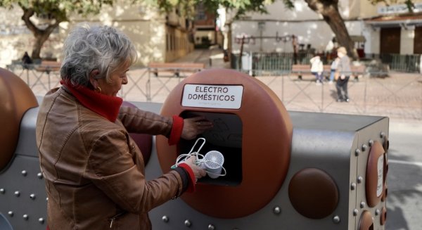 El Ayuntamiento pone en funcionamiento 14 puntos limpios de proximidad en todos los distritos