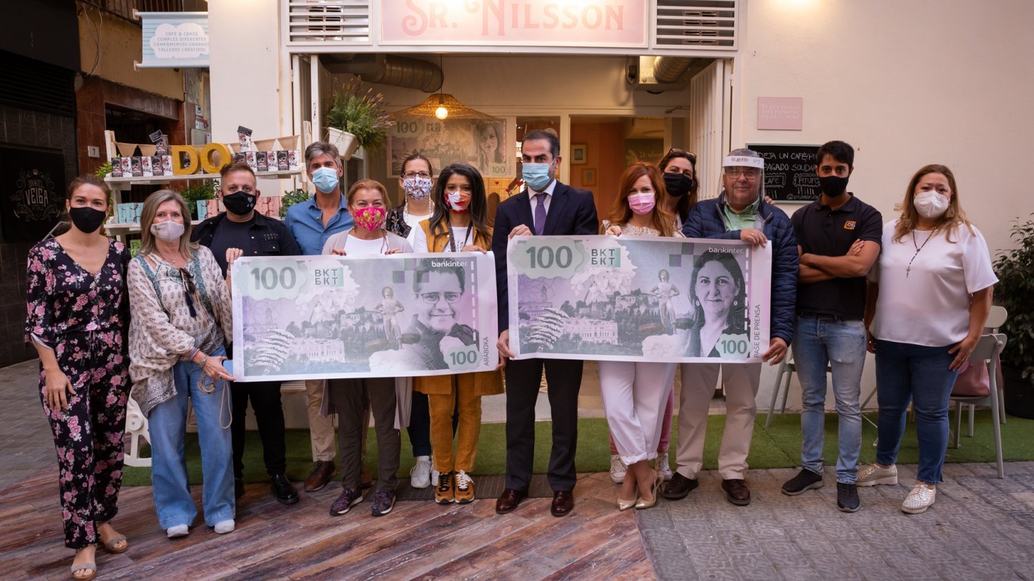 Bankinter homenajea a los comercios de Málaga convirtiéndoles en los protagonistas de sus billetes