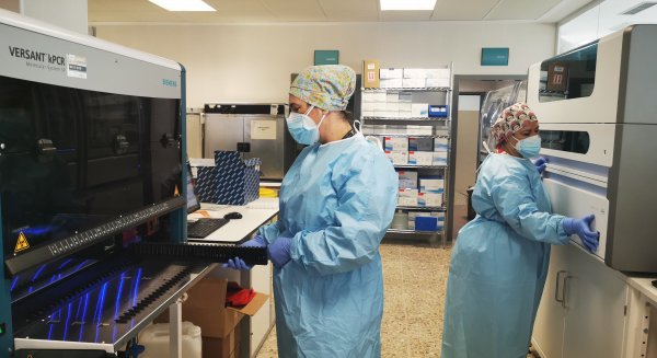 El Hospital Costa del Sol pone en marcha los robots ‘VERSANT kPCR’ y ‘MagnaPure 96’ para el COVID