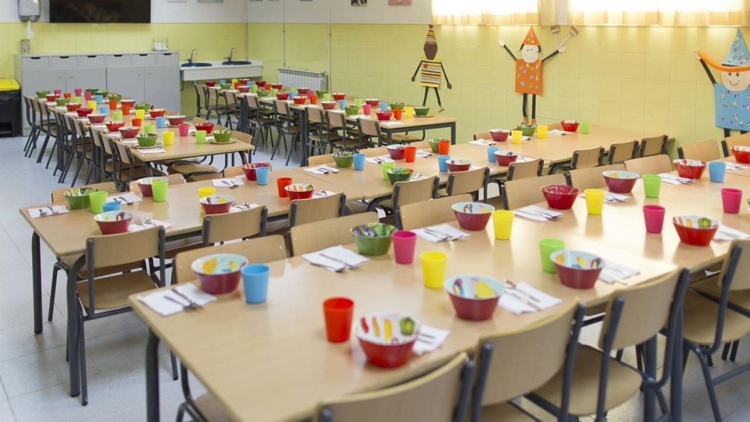 Cerca de 2.300 escolares de Málaga llevan ya un mes sin servicio de comedor
