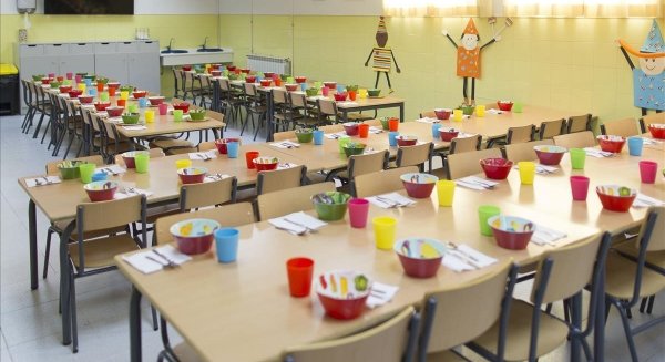 Cerca de 2.300 escolares de Málaga llevan ya un mes sin servicio de comedor