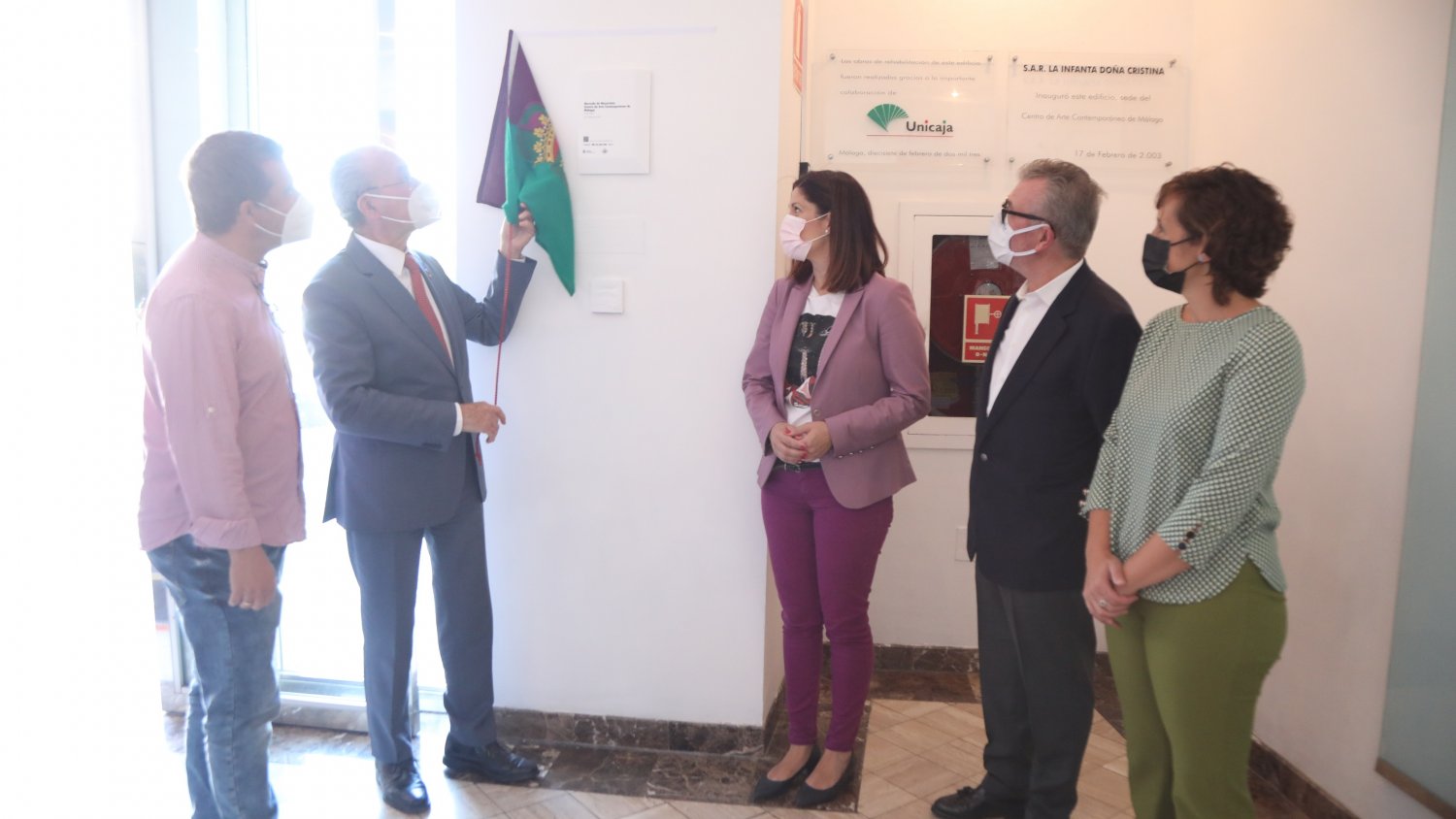 El Colegio de Arquitectos entrega al CAC la placa Docomomo como edificio paradigmático de arquitectura moderna