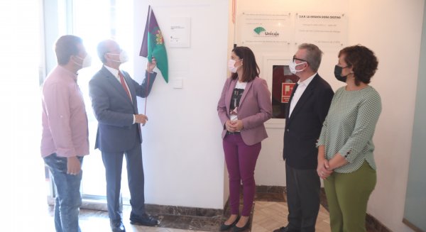El Colegio de Arquitectos entrega al CAC la placa Docomomo como edificio paradigmático de arquitectura moderna