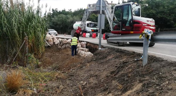 Diputación de Málaga arregla deslizamientos y deformaciones del pavimento en seis carreteras de la Axarquía