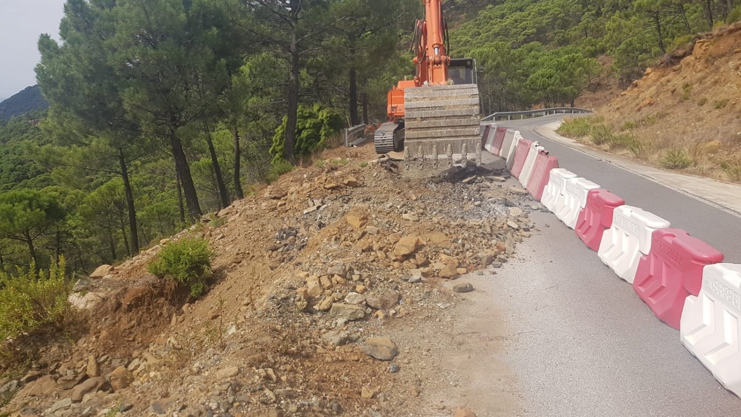 Diputación invierte 474.000 euros en el arreglo de la carretera de acceso a Jubrique desde Peñas Blancas