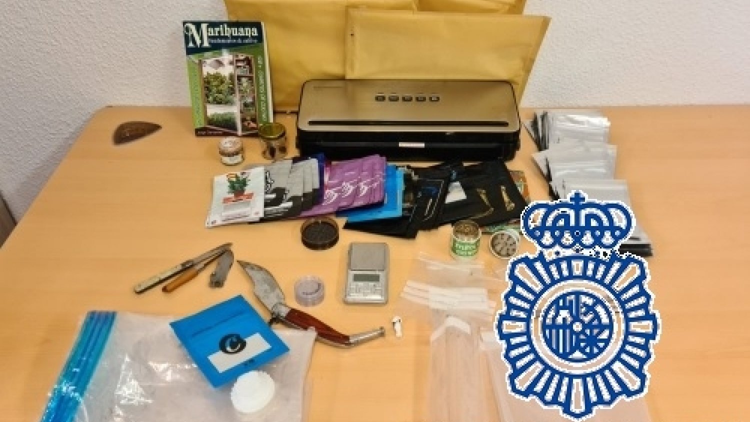 Detenidos tres jóvenes relacionados con un paquete de marihuana enviado desde Málaga a Pamplona