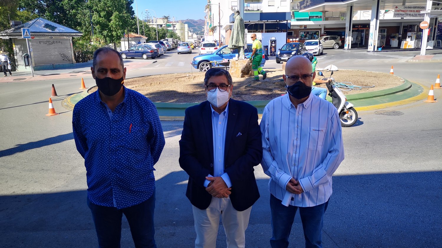 Medio Ambiente de Vélez-Málaga inicia las obras de remodelación de la glorieta en homenaje a la Guardia Civil