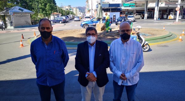 Medio Ambiente de Vélez-Málaga inicia las obras de remodelación de la glorieta en homenaje a la Guardia Civil