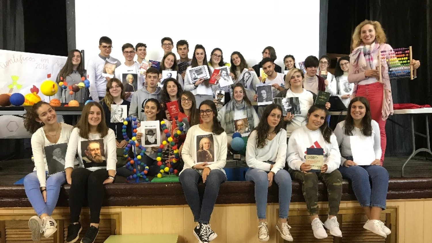Una profesora del I.E.S. Pedro Espinosa obtiene el premio “Enseñanza y Divulgación de la Física”