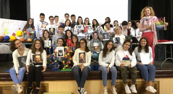 Una profesora del I.E.S. Pedro Espinosa obtiene el premio “Enseñanza y Divulgación de la Física”
