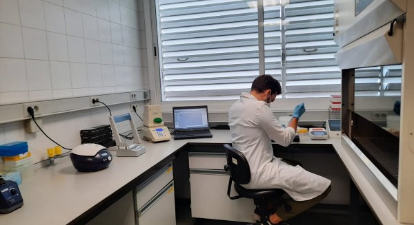 El laboratorio de Salud Pública de Málaga amplía su cartera de servicios con un área de análisis molecular