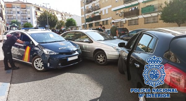 Policía Nacional detiene en Antequera a un conductor de un vehículo dado a la fuga que embistió un coche patrulla