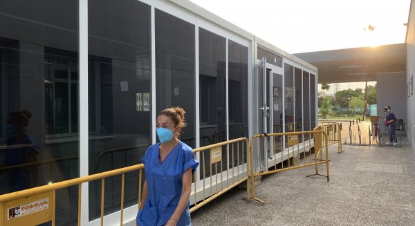 Urgencias del Hospital Virgen de la Victoria traslada la sala de espera para familiares y acompañantes