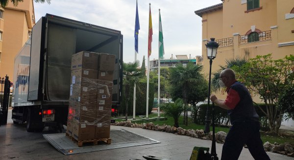 La Subdelegación del Gobierno reparte 532.000 mascarillas a los ayuntamientos de Málaga