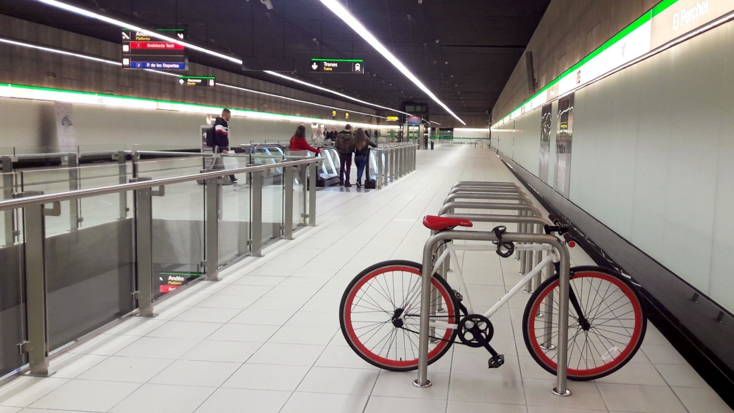 Metro de Málaga ofrece en sus estaciones aparcamientos seguros para 106 bicicletas